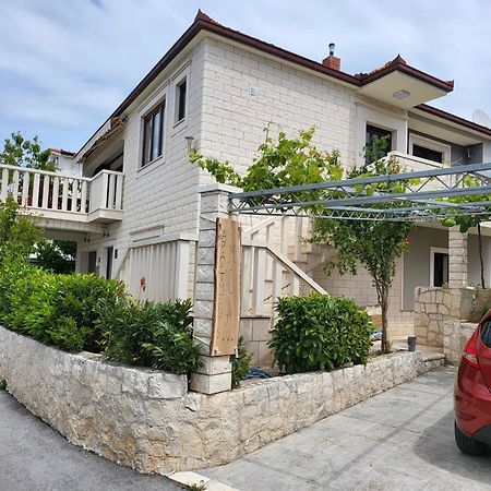 Apartments Mia Okrug Gornji Exterior foto